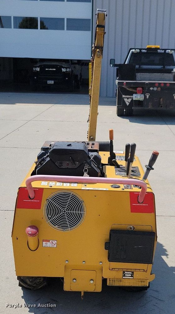 image for item IQ9762 1998 Vermeer V1850  trencher