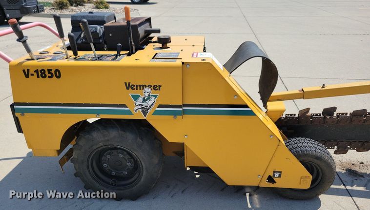 image for item IQ9762 1998 Vermeer V1850  trencher