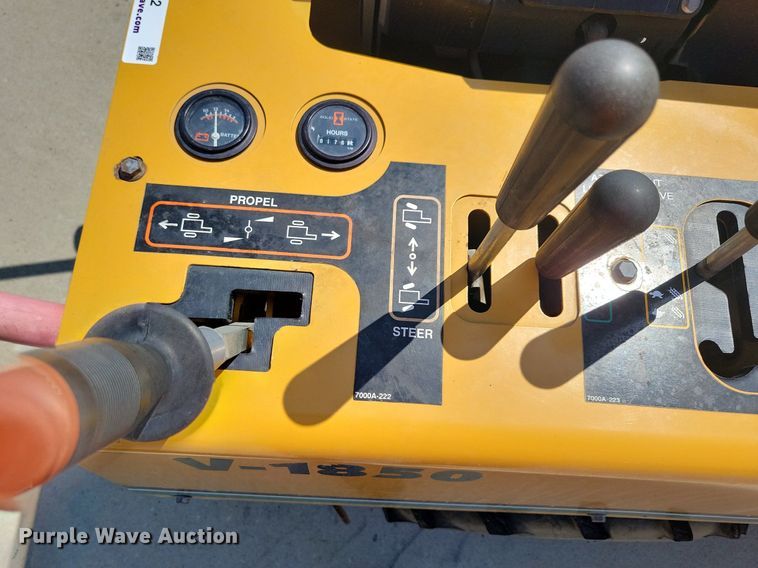 image for item IQ9762 1998 Vermeer V1850  trencher