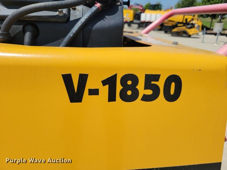 image for item IQ9762 1998 Vermeer V1850  trencher