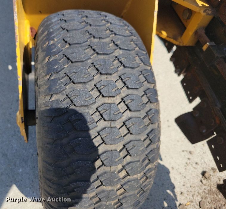 image for item IQ9762 1998 Vermeer V1850  trencher