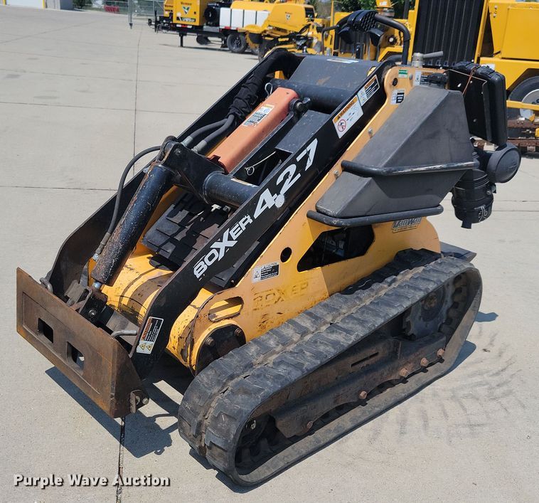 image for item IQ9763 2009 Boxer 427  compact utility loader