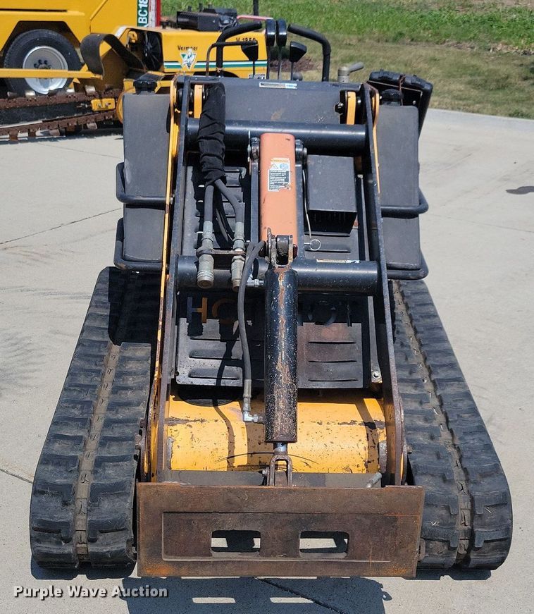 image for item IQ9763 2009 Boxer 427  compact utility loader