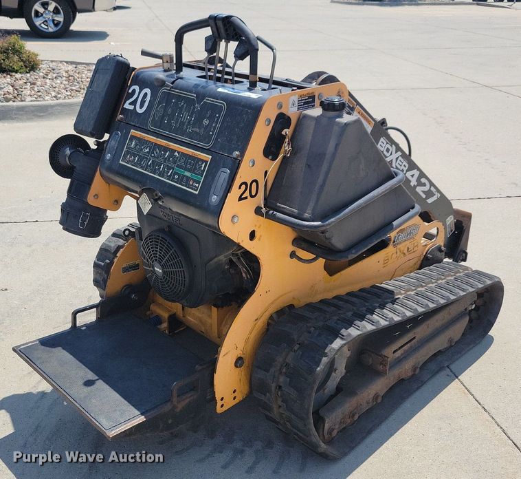 image for item IQ9763 2009 Boxer 427  compact utility loader