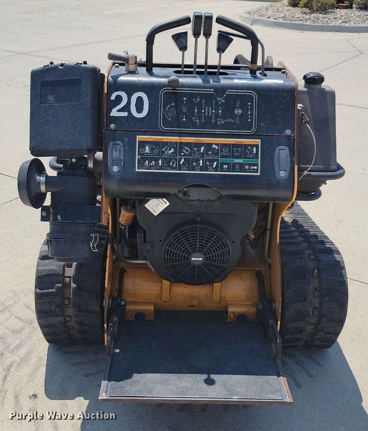 image for item IQ9763 2009 Boxer 427  compact utility loader