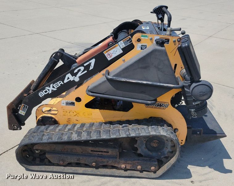 image for item IQ9763 2009 Boxer 427  compact utility loader