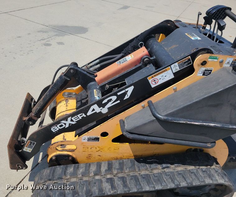 image for item IQ9763 2009 Boxer 427  compact utility loader