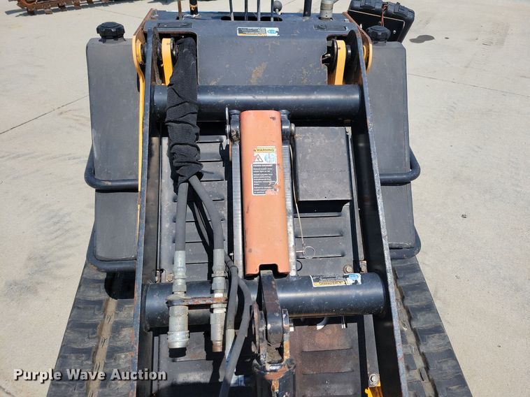 image for item IQ9763 2009 Boxer 427  compact utility loader