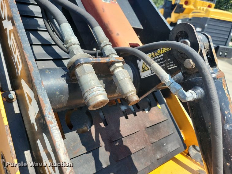 image for item IQ9763 2009 Boxer 427  compact utility loader