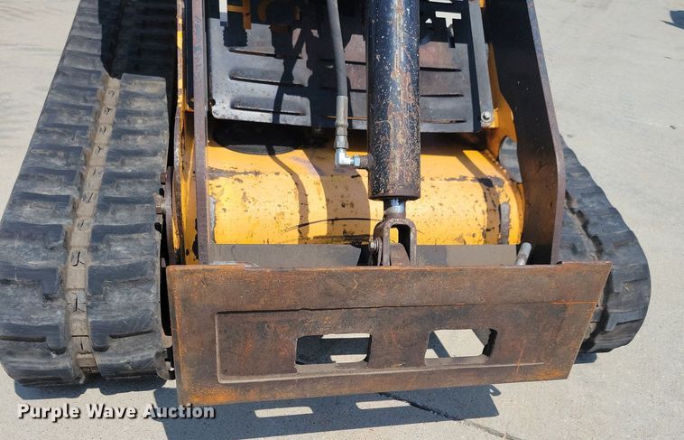 image for item IQ9763 2009 Boxer 427  compact utility loader