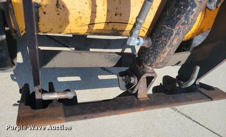 image for item IQ9763 2009 Boxer 427  compact utility loader