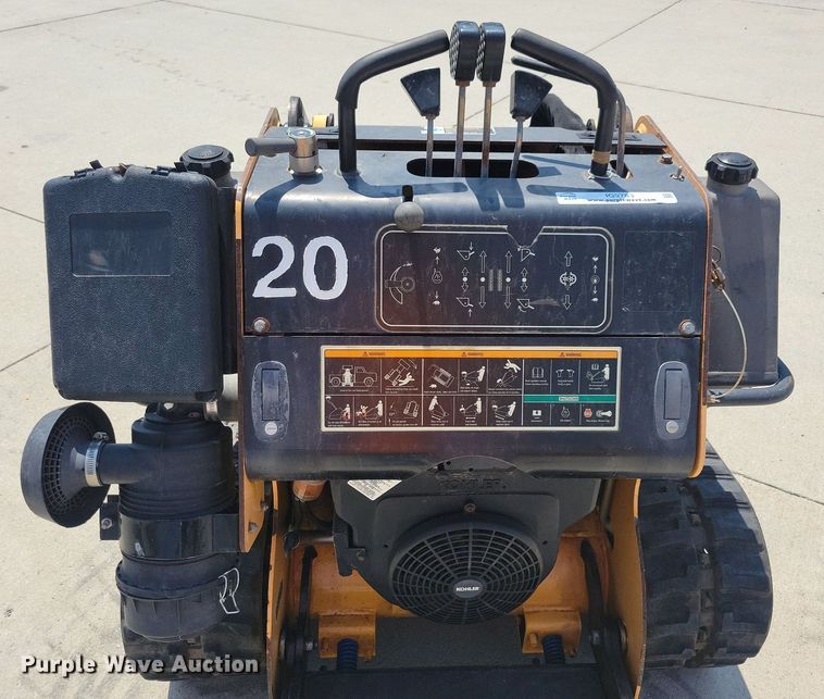 image for item IQ9763 2009 Boxer 427  compact utility loader