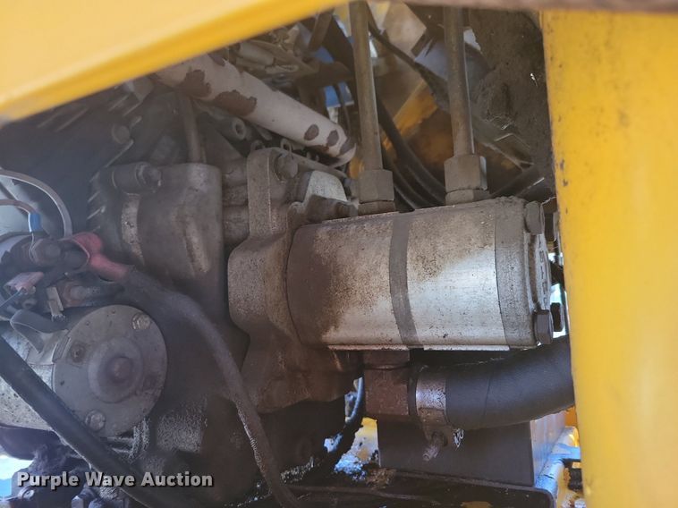 image for item IQ9763 2009 Boxer 427  compact utility loader