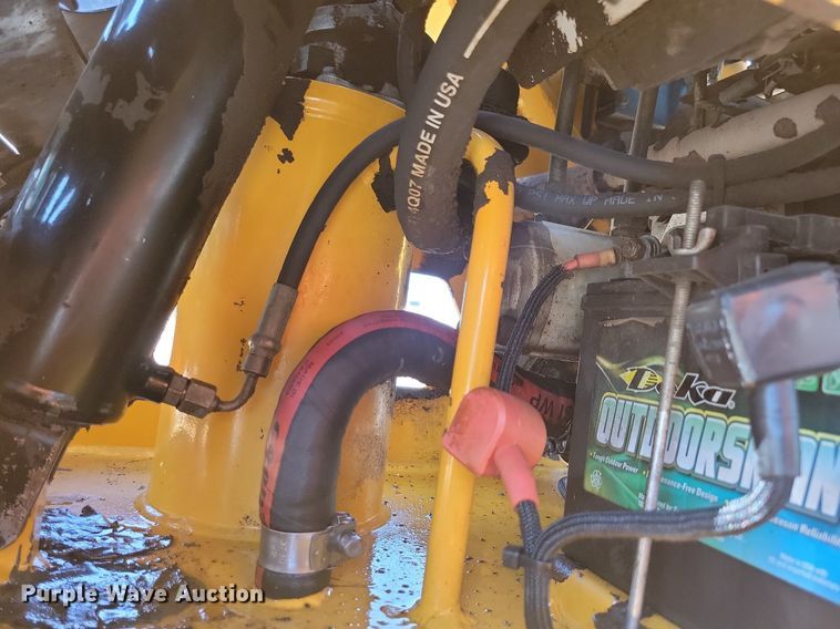 image for item IQ9763 2009 Boxer 427  compact utility loader