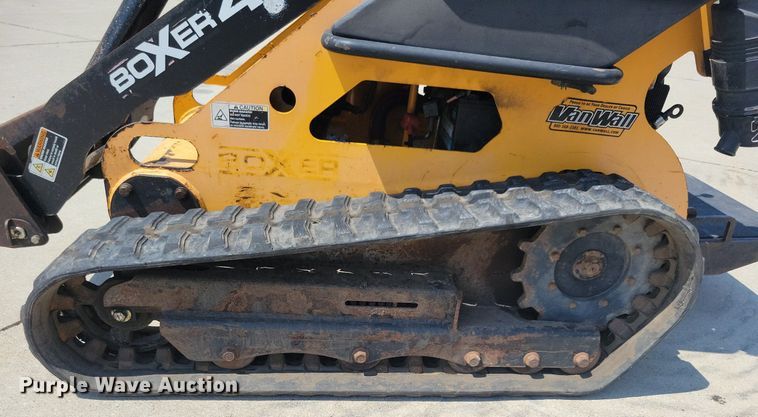 image for item IQ9763 2009 Boxer 427  compact utility loader