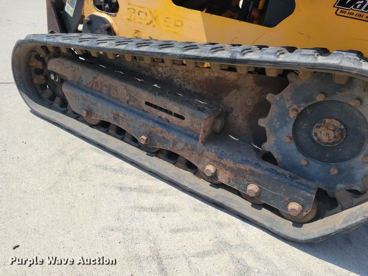 image for item IQ9763 2009 Boxer 427  compact utility loader