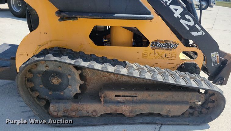 image for item IQ9763 2009 Boxer 427  compact utility loader