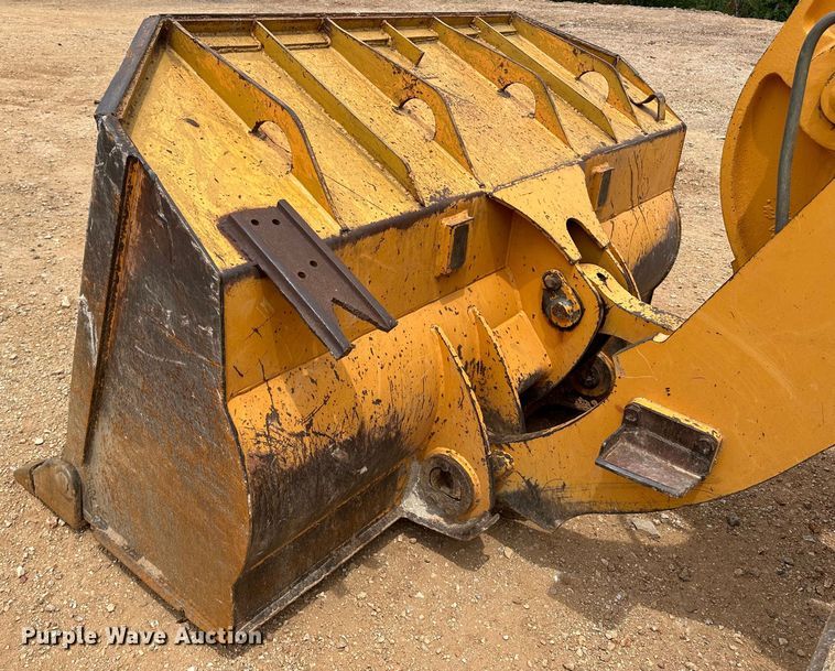 image for item JC9983 2005 Liebherr LR622B  track loader