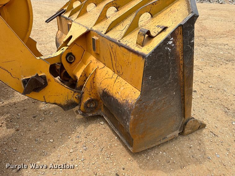 image for item JC9983 2005 Liebherr LR622B  track loader