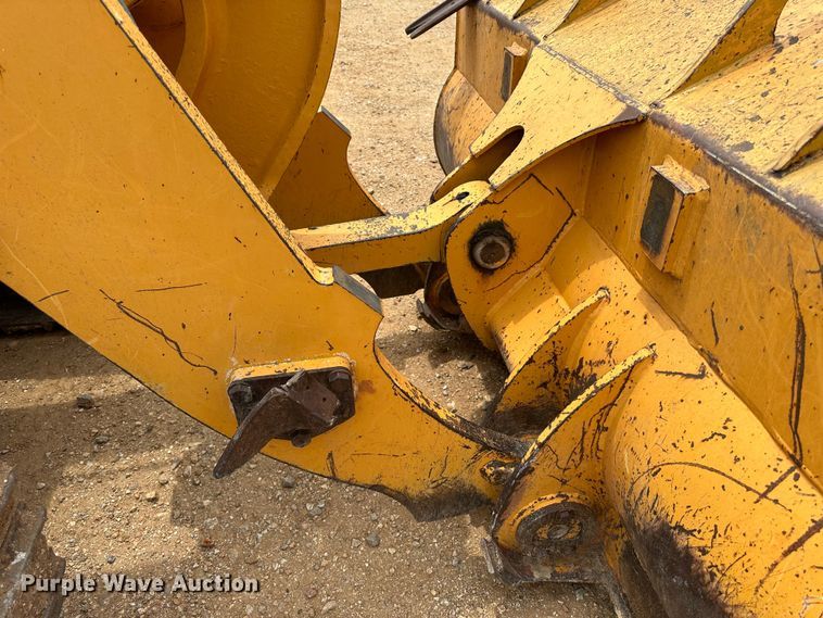 image for item JC9983 2005 Liebherr LR622B  track loader