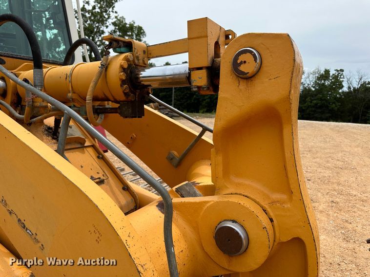 image for item JC9983 2005 Liebherr LR622B  track loader