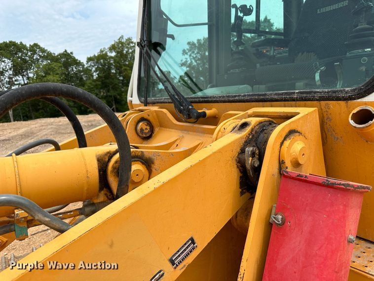 image for item JC9983 2005 Liebherr LR622B  track loader