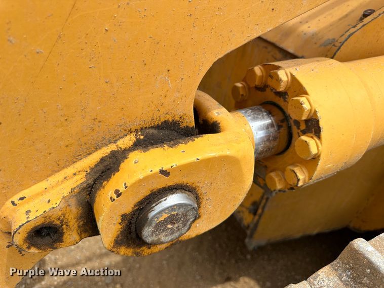 image for item JC9983 2005 Liebherr LR622B  track loader