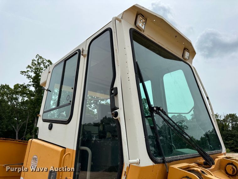 image for item JC9983 2005 Liebherr LR622B  track loader