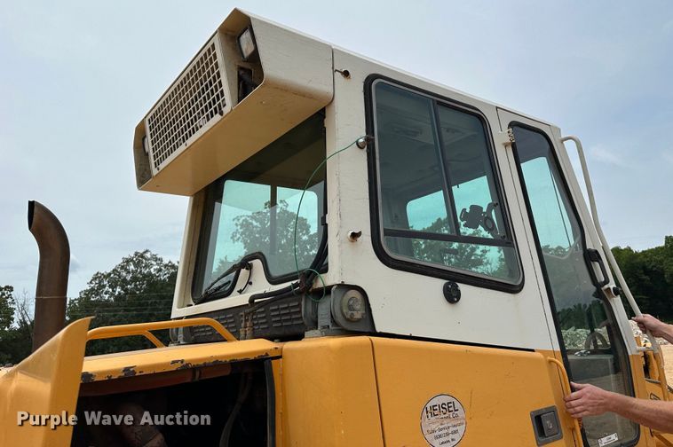 image for item JC9983 2005 Liebherr LR622B  track loader