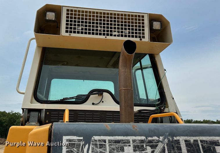 image for item JC9983 2005 Liebherr LR622B  track loader