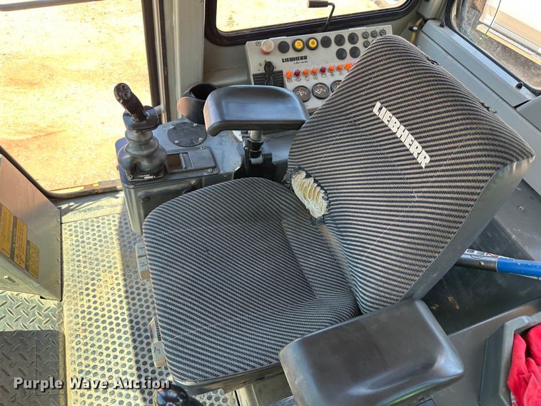 image for item JC9983 2005 Liebherr LR622B  track loader