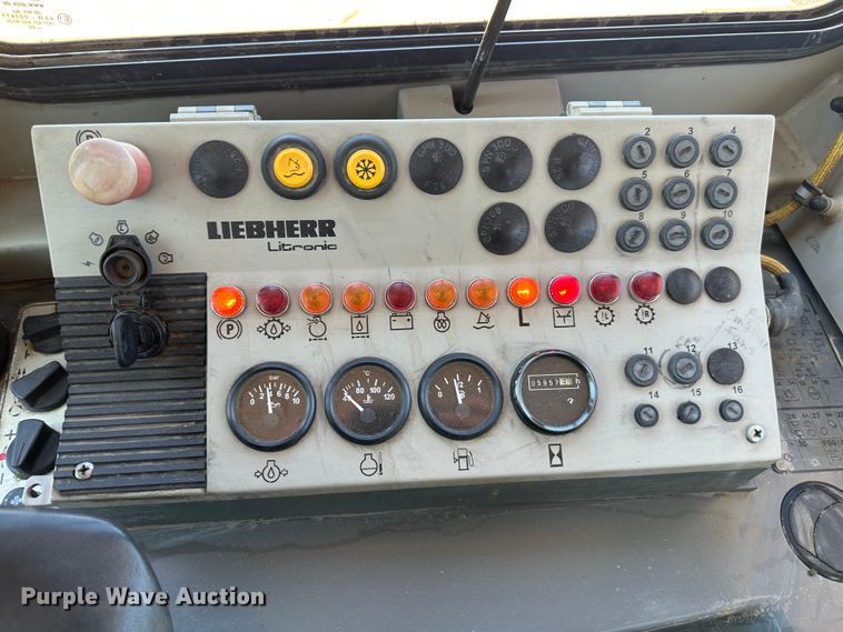 image for item JC9983 2005 Liebherr LR622B  track loader