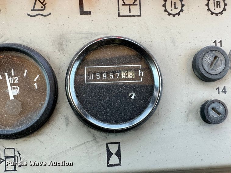 image for item JC9983 2005 Liebherr LR622B  track loader