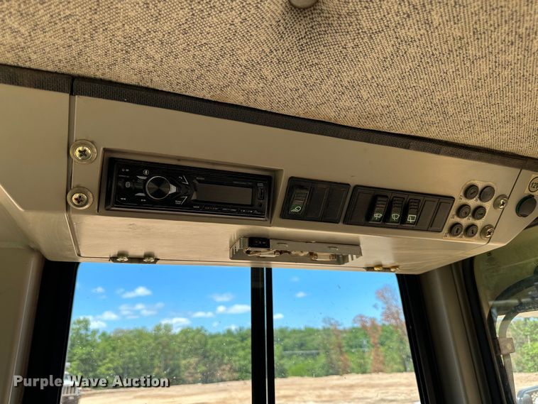 image for item JC9983 2005 Liebherr LR622B  track loader