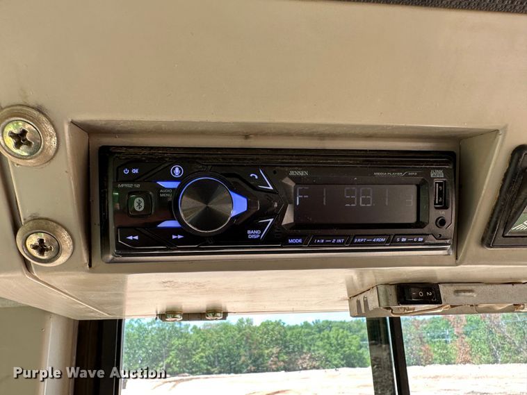 image for item JC9983 2005 Liebherr LR622B  track loader