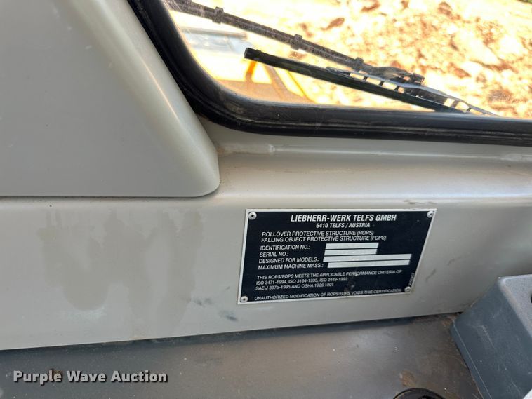 image for item JC9983 2005 Liebherr LR622B  track loader