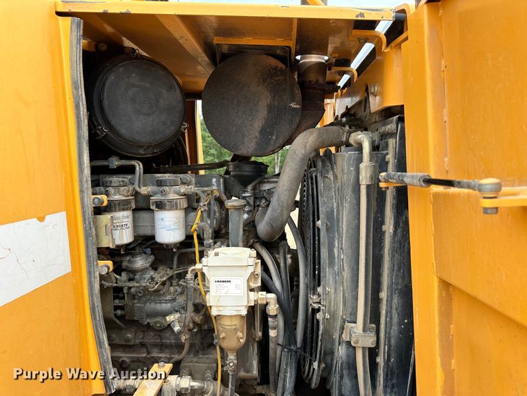 image for item JC9983 2005 Liebherr LR622B  track loader