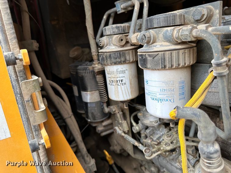 image for item JC9983 2005 Liebherr LR622B  track loader