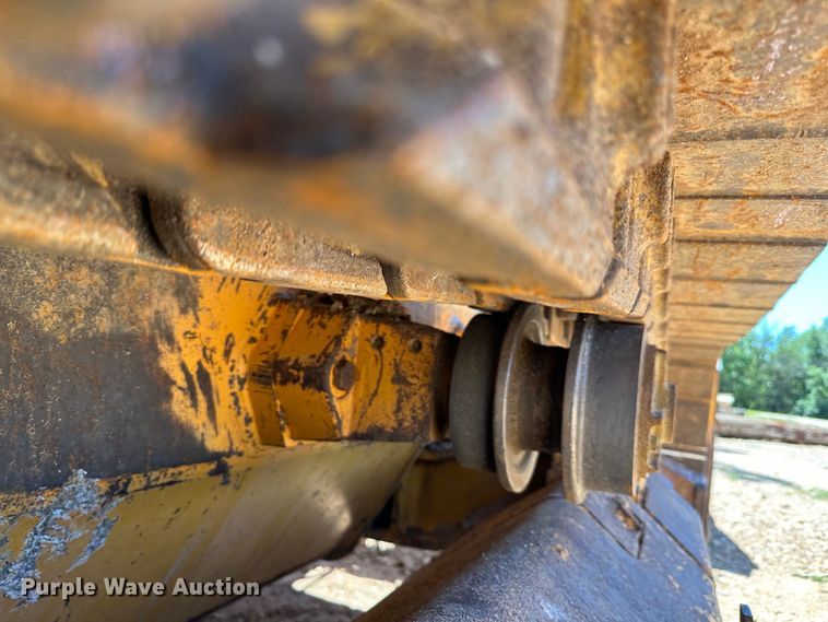 image for item JC9983 2005 Liebherr LR622B  track loader