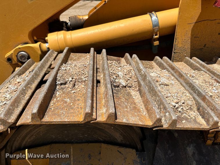 image for item JC9983 2005 Liebherr LR622B  track loader