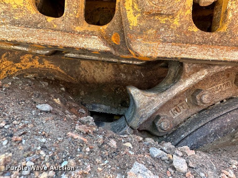 image for item JC9983 2005 Liebherr LR622B  track loader