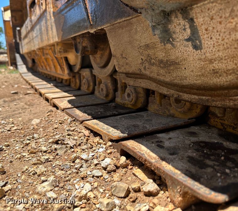 image for item JC9983 2005 Liebherr LR622B  track loader