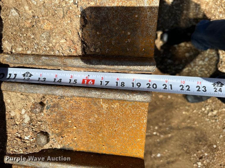 image for item JC9983 2005 Liebherr LR622B  track loader