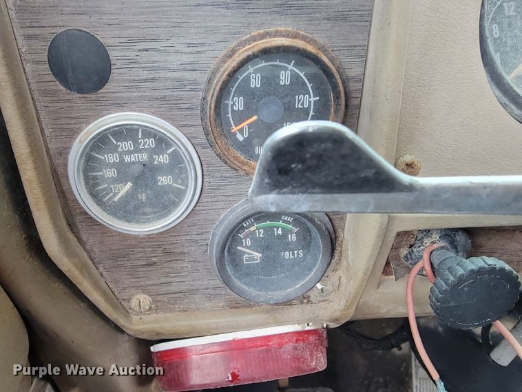 image for item JE9985 1982 Mack R688ST  water truck