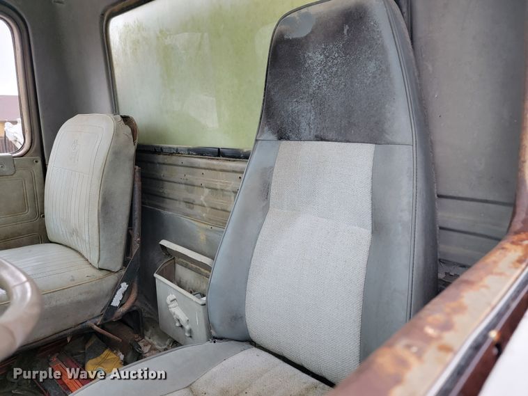 image for item JE9985 1982 Mack R688ST  water truck