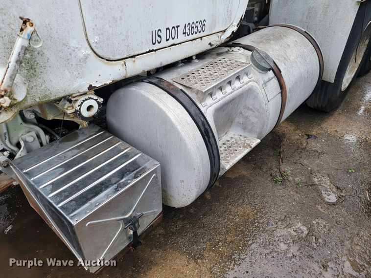 image for item JE9985 1982 Mack R688ST  water truck