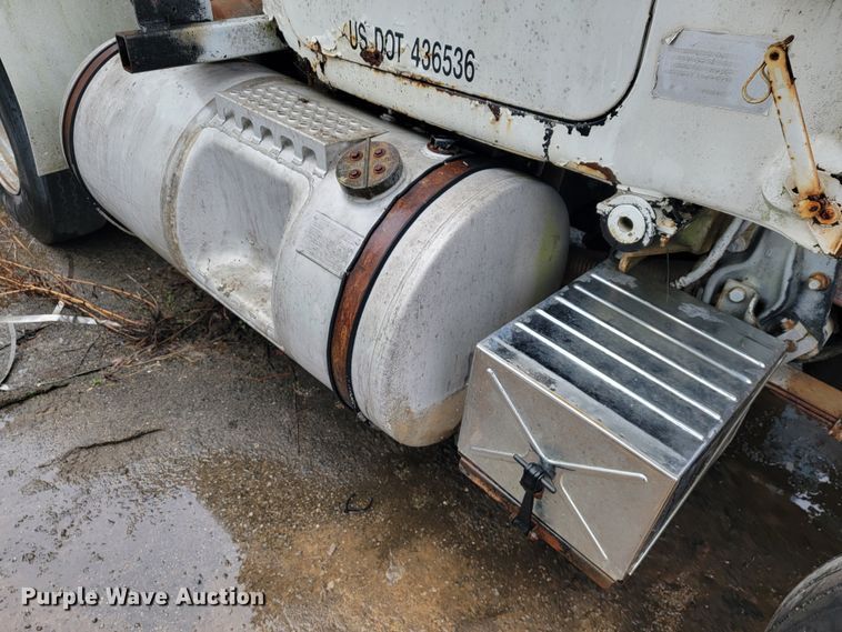 image for item JE9985 1982 Mack R688ST  water truck