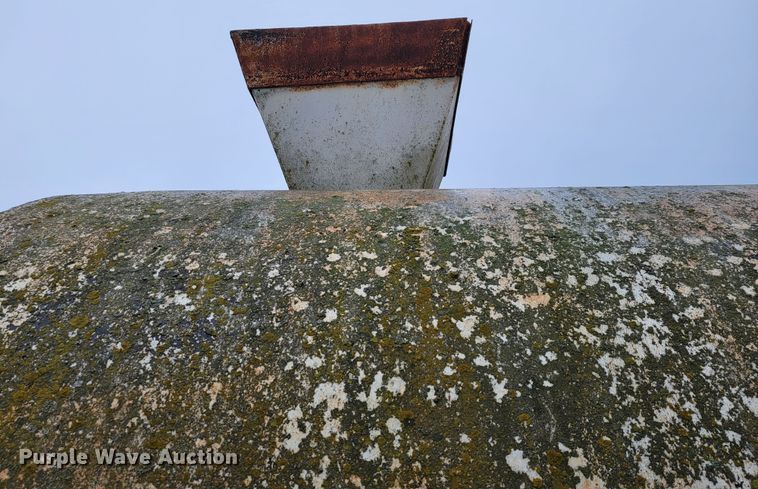 image for item JE9985 1982 Mack R688ST  water truck