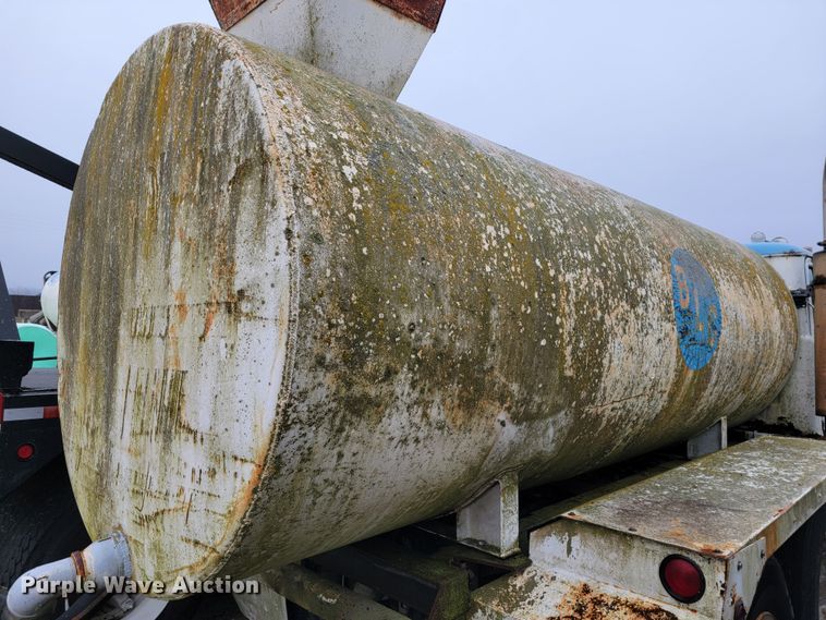 image for item JE9985 1982 Mack R688ST  water truck