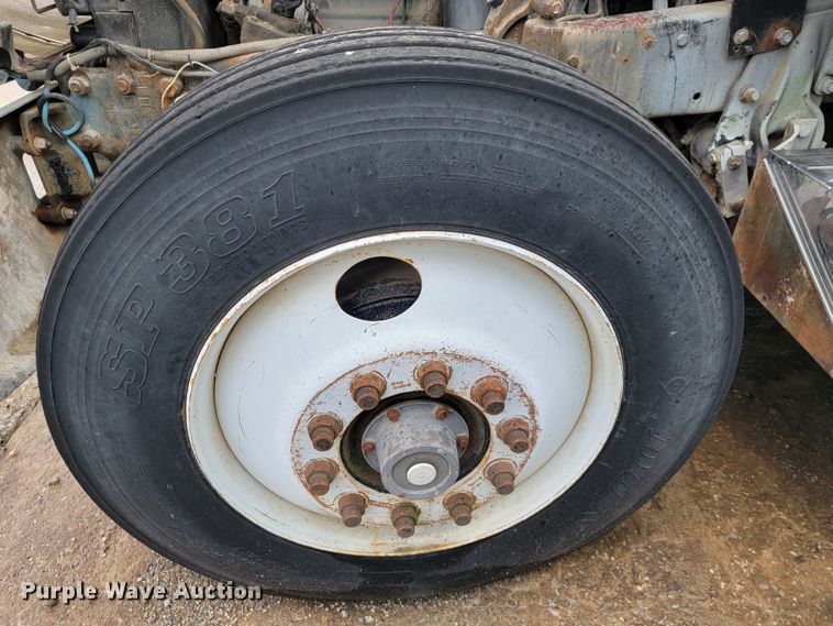 image for item JE9985 1982 Mack R688ST  water truck